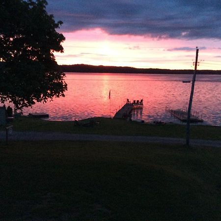 N' This On The Bay -Vacation Suite Wiarton Eksteriør bilde