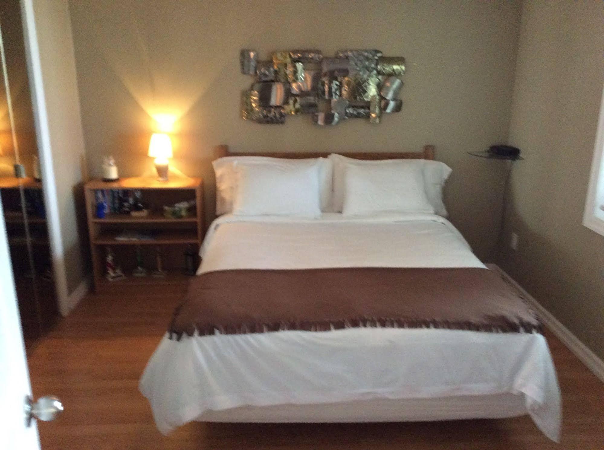 N' This On The Bay -Vacation Suite Wiarton Eksteriør bilde