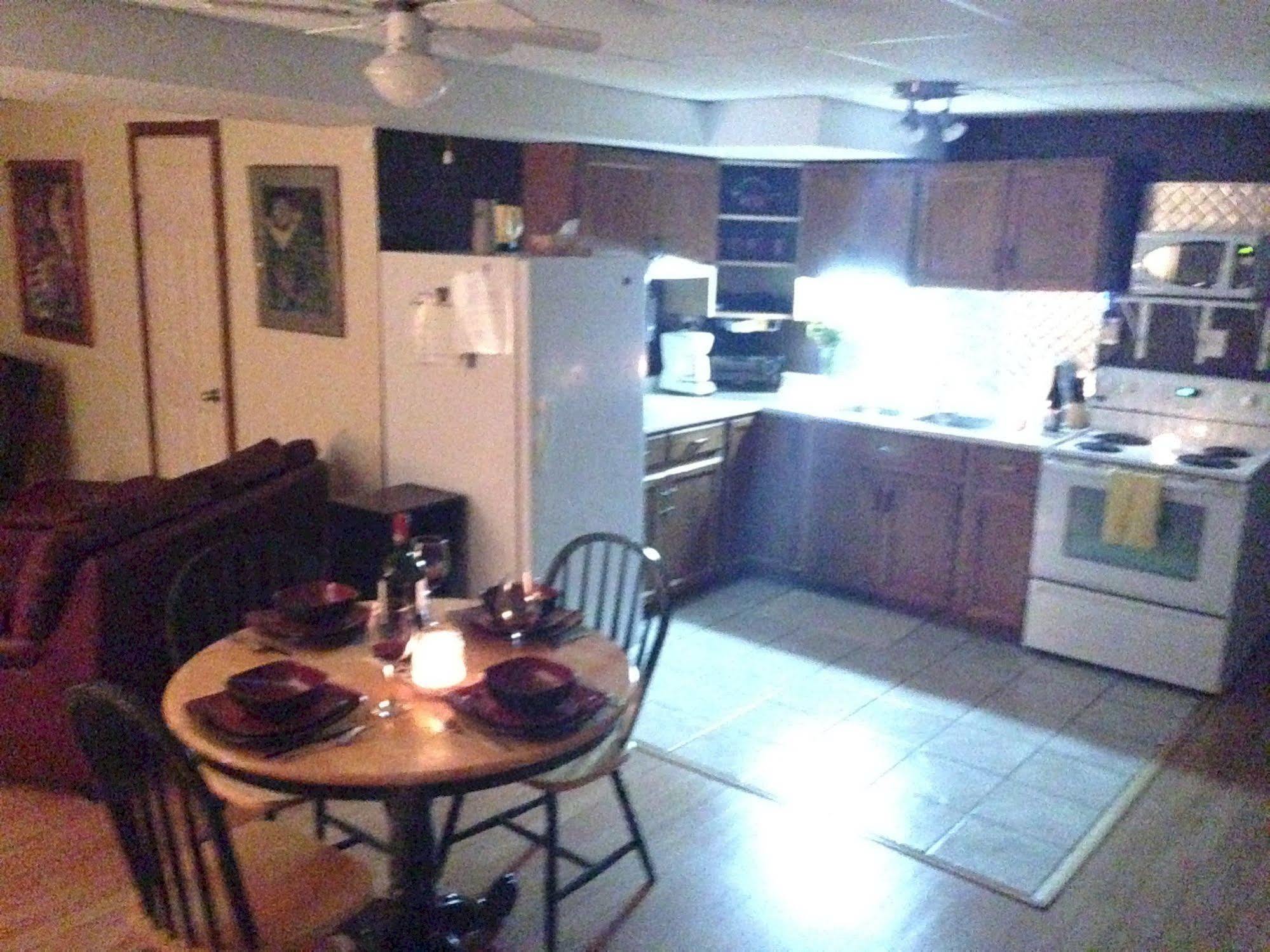 N' This On The Bay -Vacation Suite Wiarton Eksteriør bilde