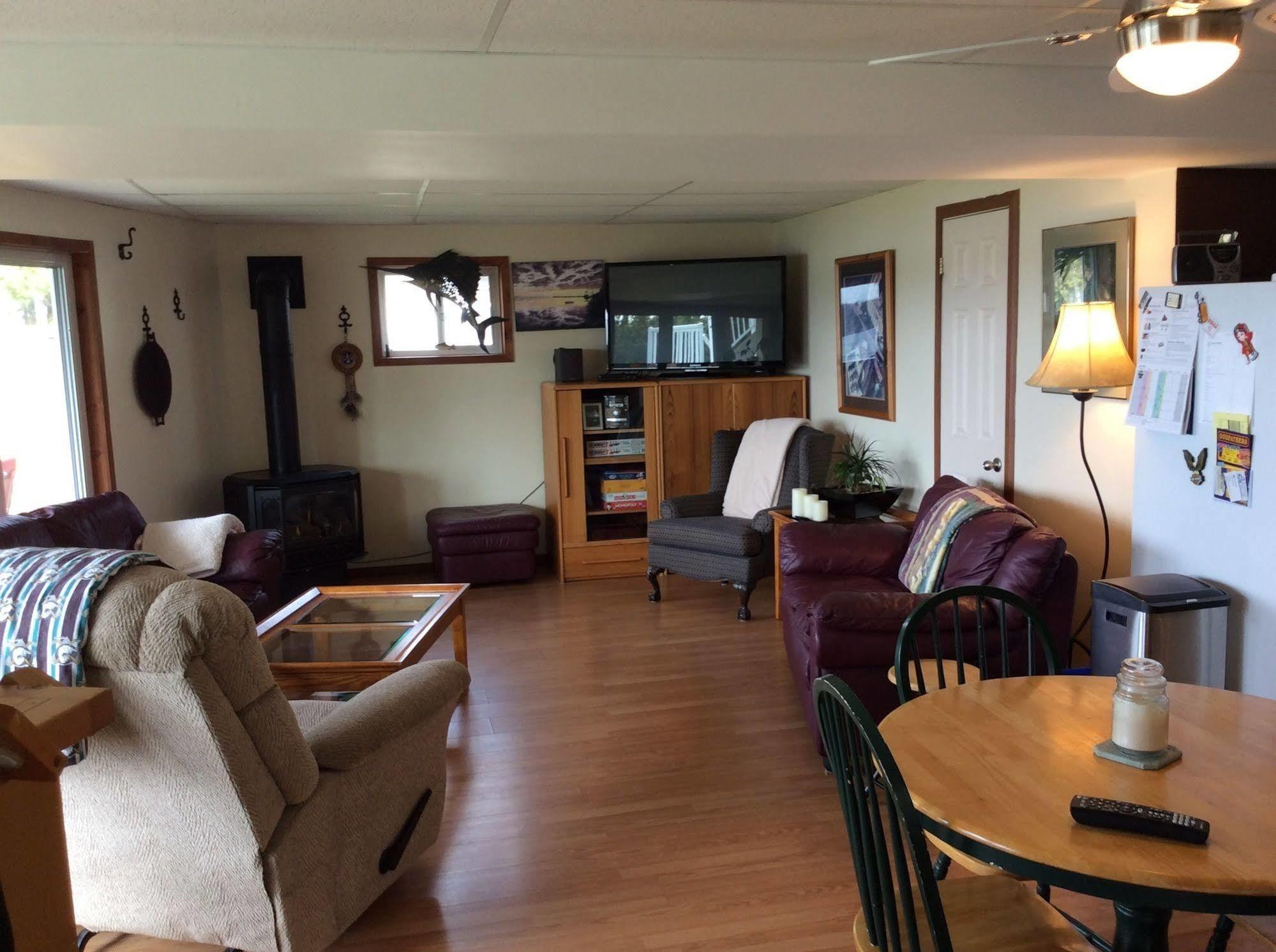N' This On The Bay -Vacation Suite Wiarton Eksteriør bilde